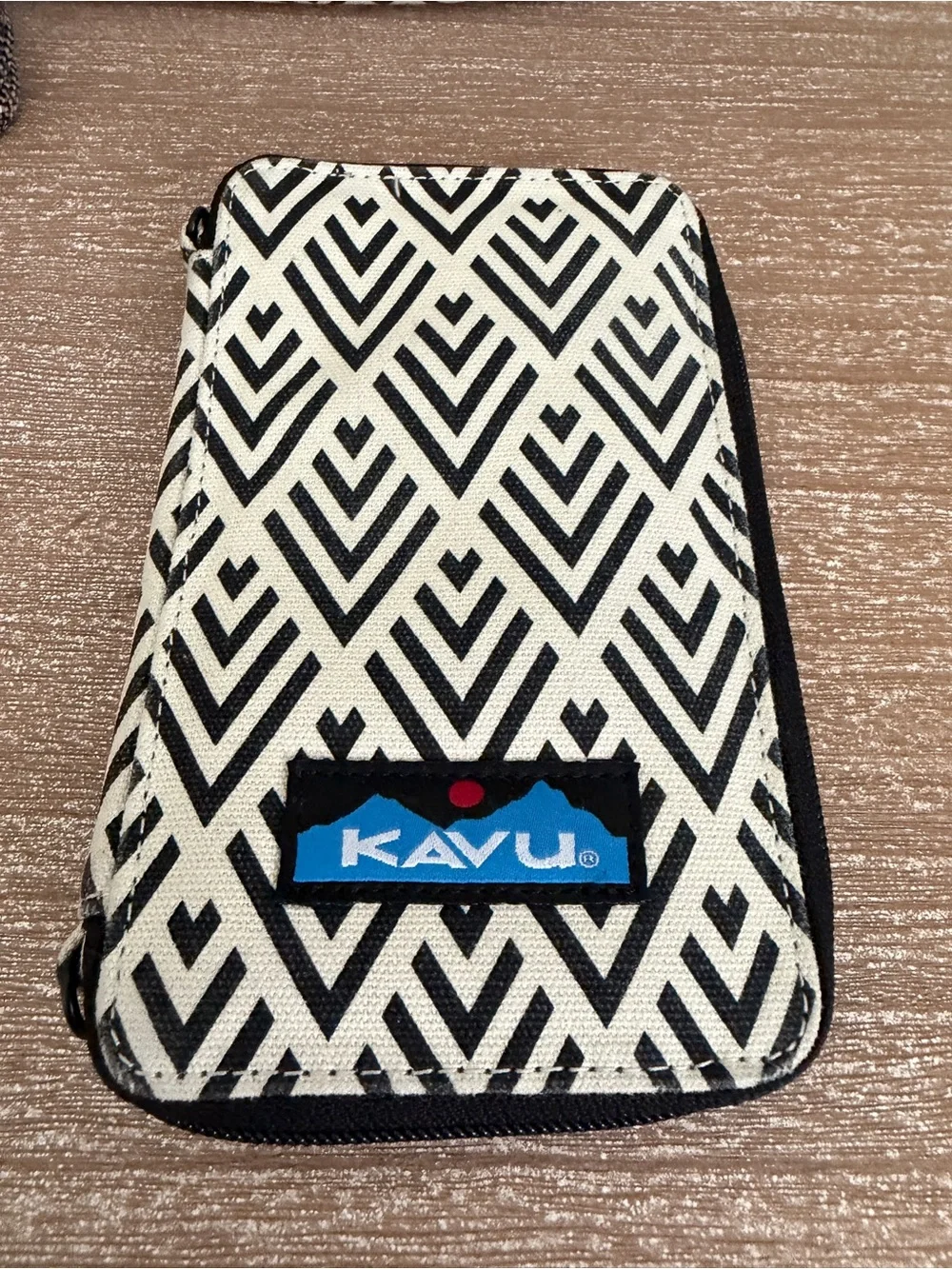 KAVU Set Keepalong Sling Canvas Rope Crossbody Bag & Wallet Deco Tiles Print